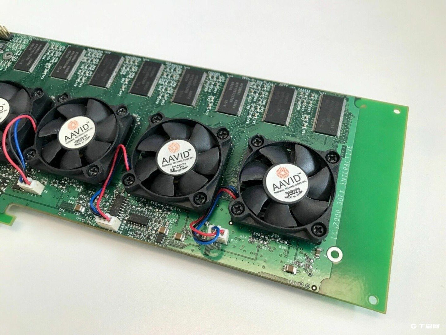 四芯显卡 3dfx Voodoo 5 6000 原型上架拍卖，目前出价近万美元