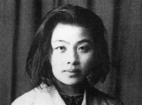 1904年10月12日，女作家丁玲出生于湖南临澧佘市镇高丰村