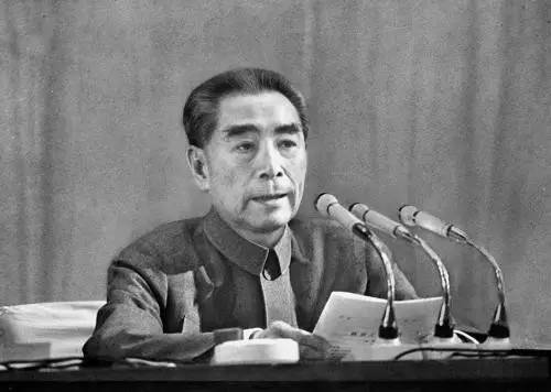 1976年1月8日，伟大的无产阶级革命家周恩来在北京逝世