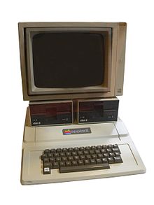 苹果公司1977年6月推出微电脑Apple II