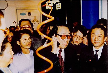 第一款内置了“nokia tune”铃声的诺基亚手机诺基亚2110于1994年面市