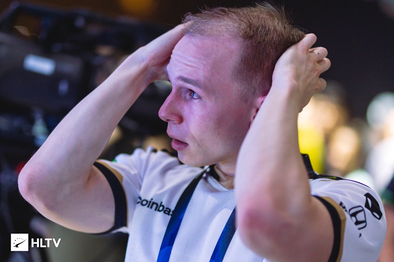 EliGE's Heartbreaking Defeat Unleashes Uncontrollable Tears During Autograph Session