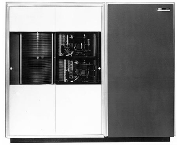 1961年6月2日，IBM推出可存储2800万字符的IBM 1301磁盘存储单元