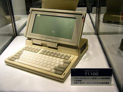 1985年，东芝推出了有“世界上第一款大众笔记本”之称的Toshiba T1100