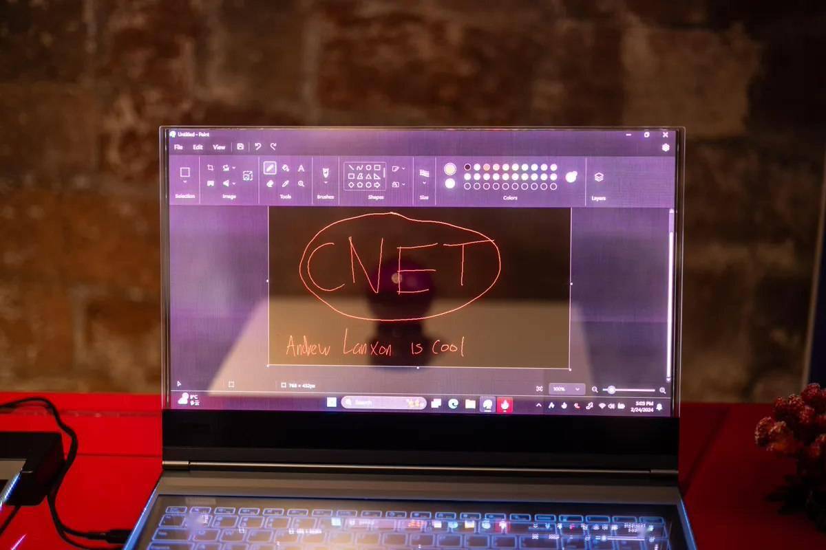 联想发布ThinkBook 透明显示概念笔记本电脑，展现科幻魅力与无限可能